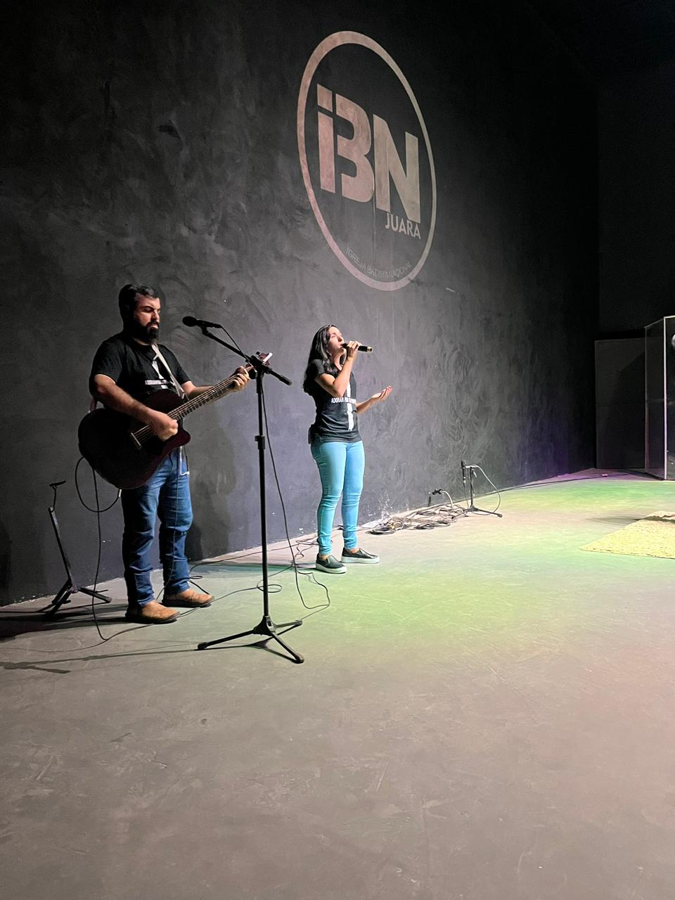 Família IBN Juara em comunhão